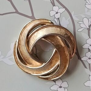 Vintage Crown Trifari Celtic Styled Gold Brooch